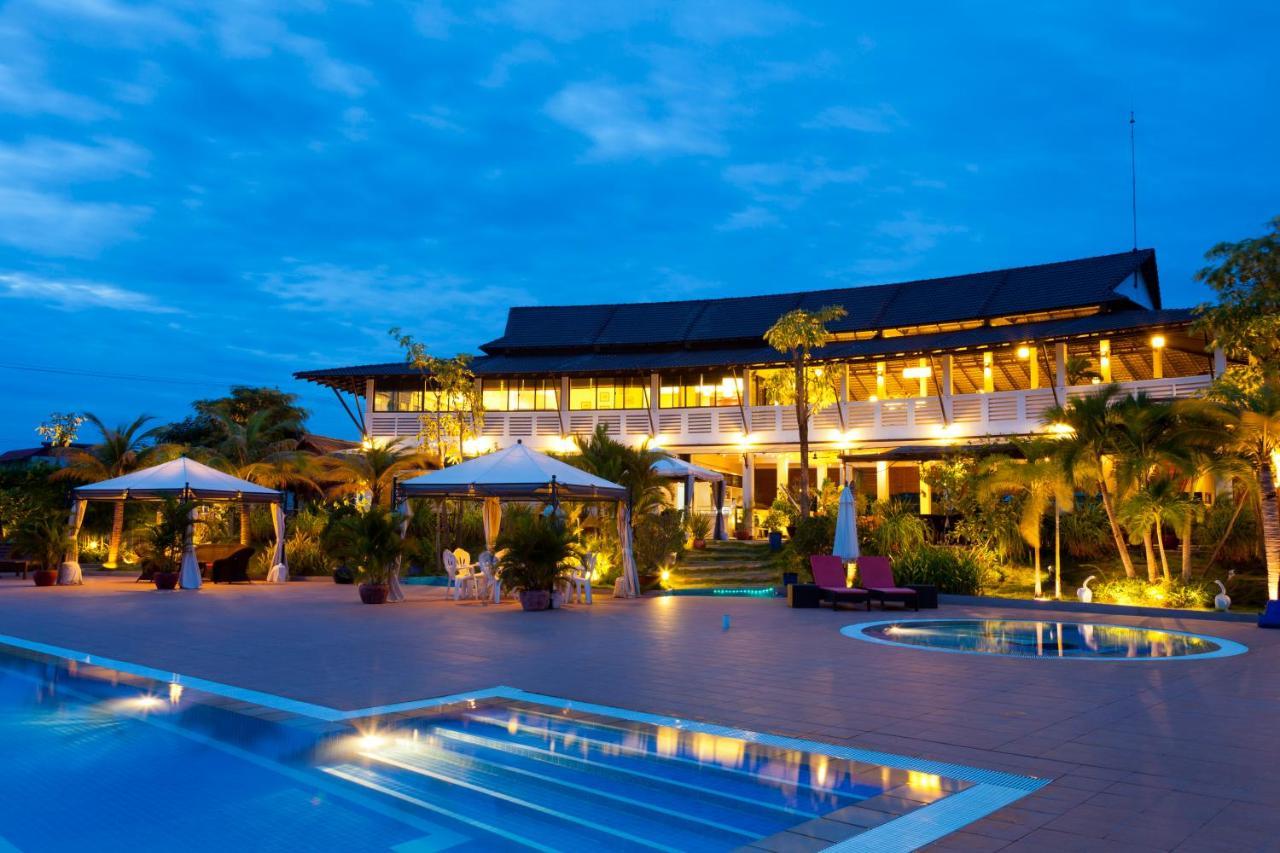 Cambodian Country Club Hotel Phnom Penh Exterior photo